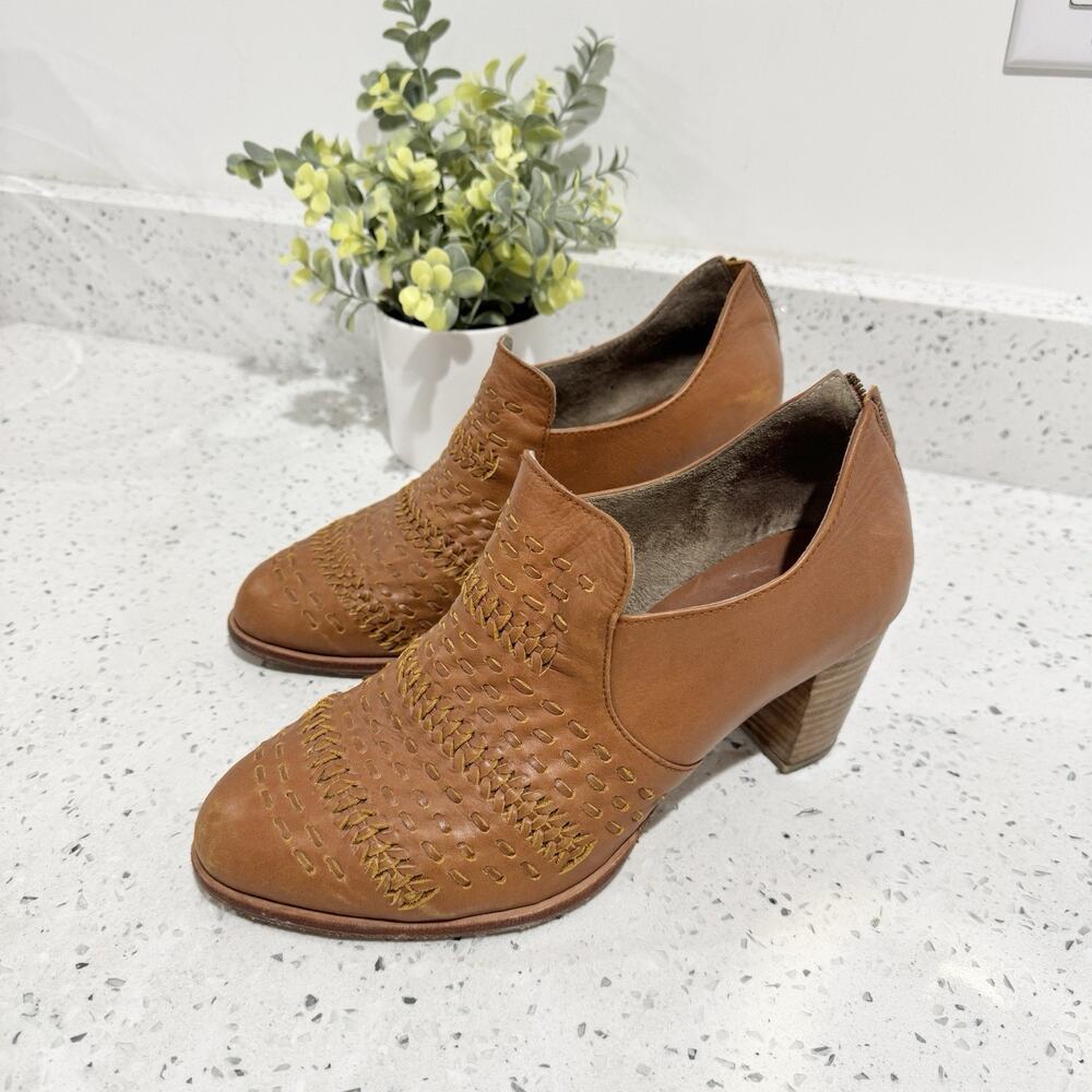 Elf Brown Leather Textured Heels Size 10 #TS bohemian - Picture 2 of 4